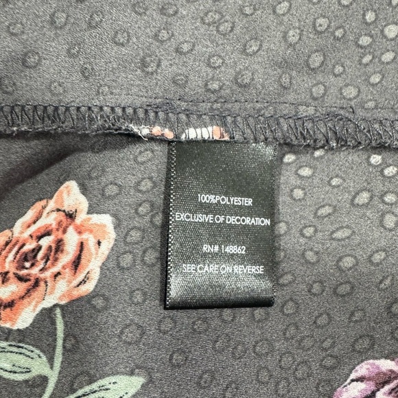 Torrid  Blouse Grey Floral High Neck Cap Sleeve Flowy Keyhole Women’s Size 1 - Picture 6 of 9